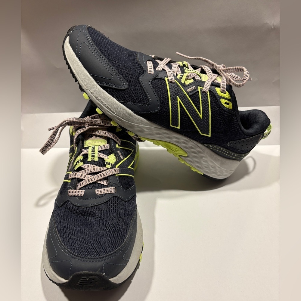 New Balance 410v7 Trail Running Shoes Womens 9.5 Navy Lime WT410LP7 - Picture 3 of 8